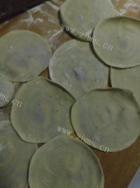 色味俱佳的韭菜盒子做法图解10)