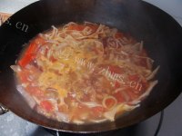 营养的番茄平菇肉丝面做法图解7)