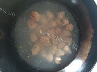 美味的小白菜肉丸汤做法图解4)