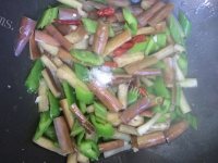 美味营养的炒茄子做法图解7)