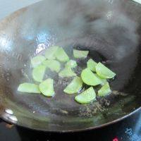 家常菜麻辣水煮牛肉做法图解4)