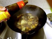 美味的板栗玉米烧排骨做法图解11)