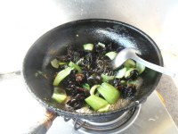 家常菜木耳炒油菜做法图解8)