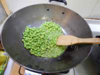 家常菜毛豆炒肉丝做法图解9)