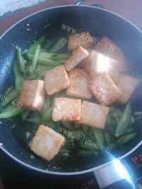 家常菜黄瓜炒豆腐做法图解8)