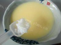 美味的牛奶蛋羹做法图解5)