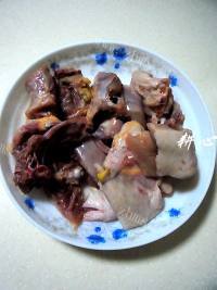 自制奶白菜鸡肉汤做法图解3)