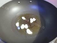 番茄炒西兰花做法图解4)