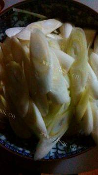 美味的大葱炒肉做法图解2)