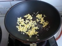 诱人的韭菜盒子做法图解2)