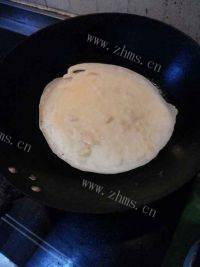 自制早餐鸡蛋饼做法图解2)