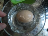 香气浓郁的腌咸鸡蛋做法图解4)