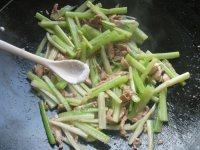 家常菜肉片炒西芹