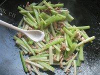 家常菜肉片炒西芹