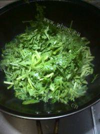一绝的蒜蓉茼蒿做法图解3)