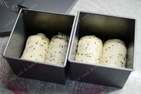 奶香浓郁黑芝麻立方吐司做法图解12)