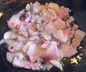 美味的五花肉手撕包菜做法图解4)