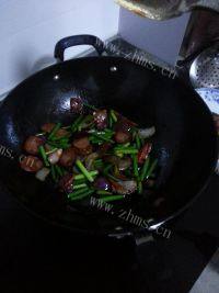 家常菜蒜薹炒香肠
