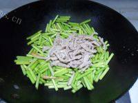 老爸做的蒜薹炒肉丝做法图解6)