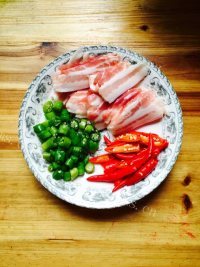 质嫩爽口的干锅花菜做法图解4)