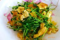 家常菜豌豆苗炒鸡蛋