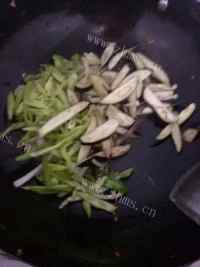 热腾腾的豆角茄子做法图解3)