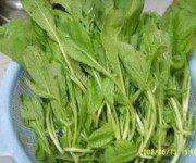 美味的咸蛋芥菜汤做法图解1)
