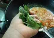 美味的罗勒番茄牛肉拌饭