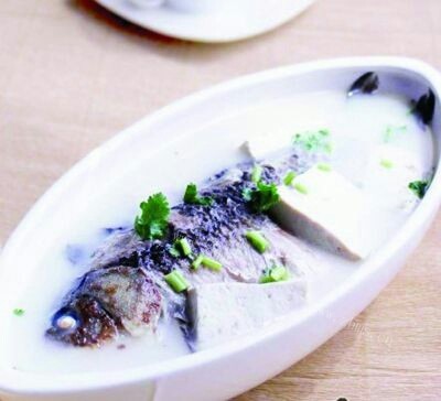 五味俱全的鲫鱼豆腐汤