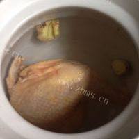 温补的茶树菇煲鸡汤的做法图解二