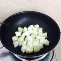 清淡鸡肉丸烧冬瓜做法图解4)