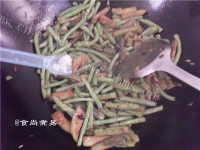 美味的蒜蓉炒三宝做法图解12)