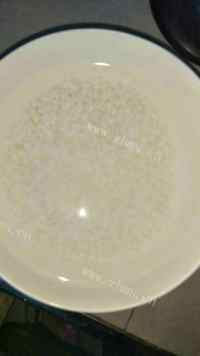 美味的开胃鲜虾粥做法图解3)