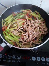 诱人的芹菜肉丝做法图解10)