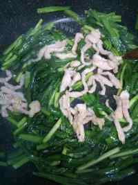 色香味俱全的韭菜炒肉丝做法图解9)