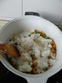 美味的萝卜干炒饭做法图解6)