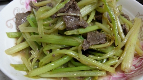香飘十里的芹菜炒牛肉