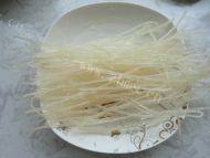 香喷喷的白菜炖粉条做法图解2)