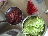 诱人的莴笋炒肉丝做法图解1)