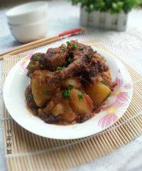 家常菜土豆烧牛腩