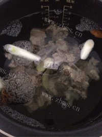 好吃的排骨萝卜汤做法图解3)