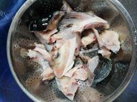 美味的鱼头豆腐煲做法图解1)
