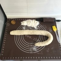 韭菜鸡蛋虾仁馅饼做法图解4)
