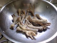美味的红卤鸡爪做法图解3)