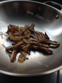 美味的爆炒卤牛杂做法图解7)