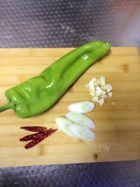诱人的辣炒花蛤做法图解3)
