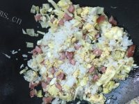 鸡蛋火腿炒饭做法图解4)