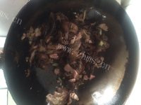 喷香的炒蘑菇做法图解5)