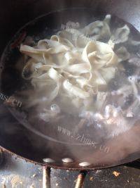 美味的羊肉汤面做法图解13)