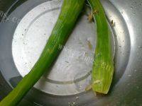 味道不错的炒莴笋做法图解2)